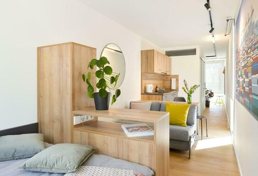 Modern Ausgebauter überseecontainer Als Tiny House