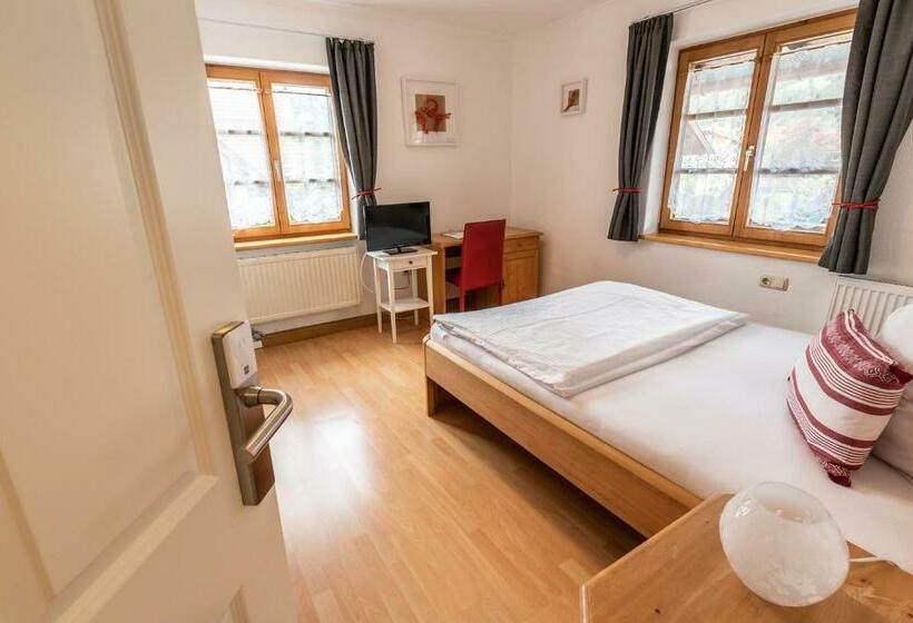 ペンション Ammergau Lodge