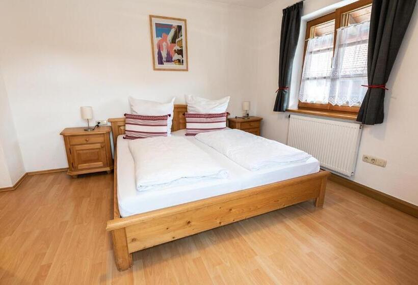 ペンション Ammergau Lodge