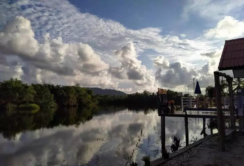 Majatalo Khum Thong Resort