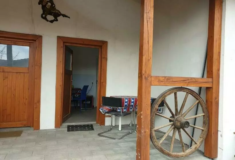 تختخواب و صبحانه Iowa Room