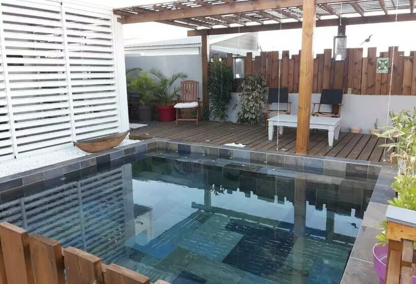 تختخواب و صبحانه Maison Tonga Piscine   Jacuzzi Confort