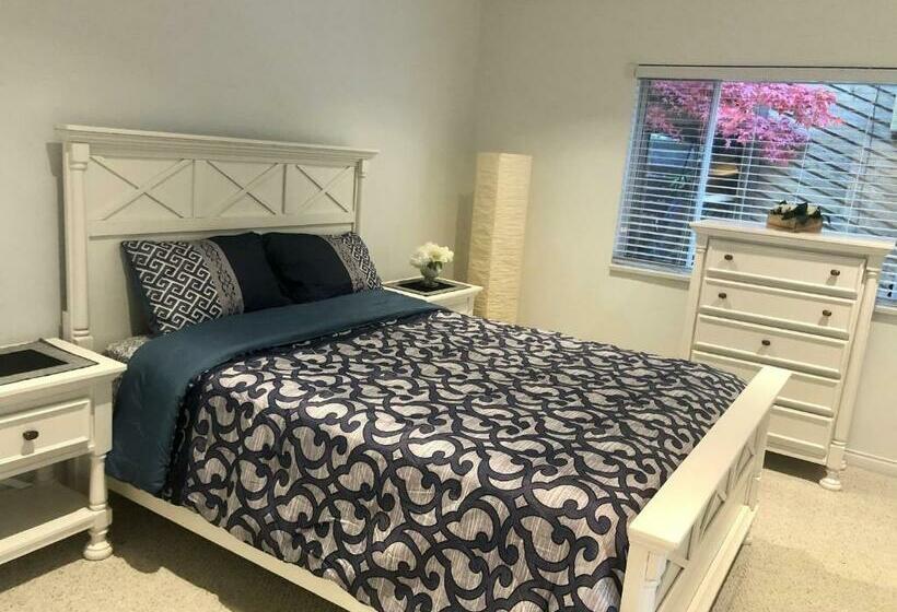 پانسیون Beautiful Modern Suite