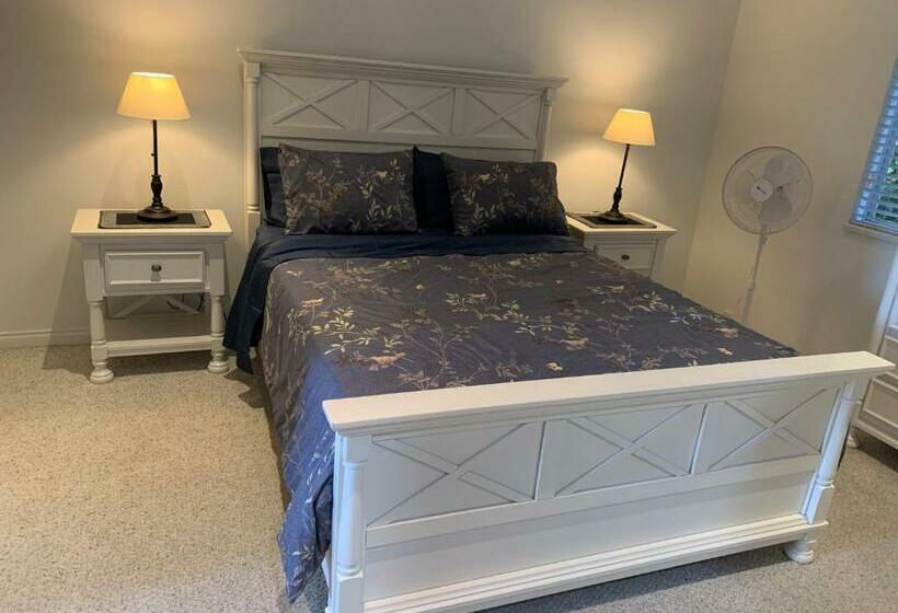 پانسیون Beautiful Modern Suite