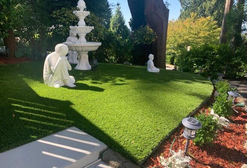 پانسیون Beautiful Modern Suite