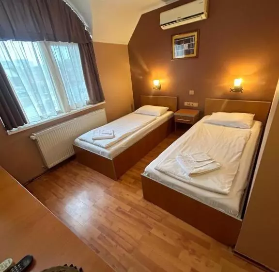 پانسیون Motel Al Capone