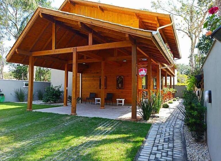 پانسیون Pousada Chalé Suiço Bombinhas