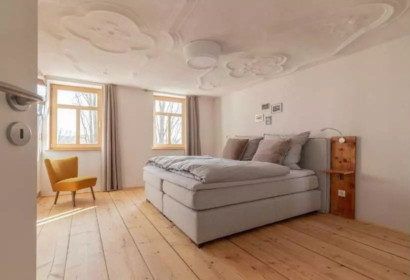 Majatalo Maindrei   Schlafen Am Fluss