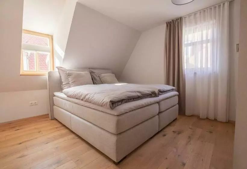 Majatalo Maindrei   Schlafen Am Fluss