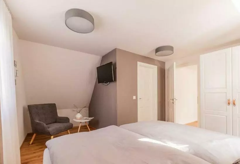 Majatalo Maindrei   Schlafen Am Fluss