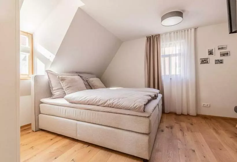 Majatalo Maindrei   Schlafen Am Fluss