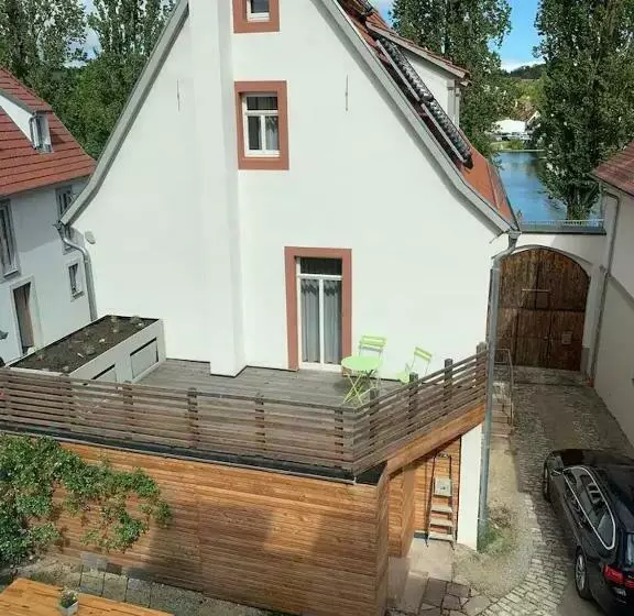 Majatalo Maindrei   Schlafen Am Fluss