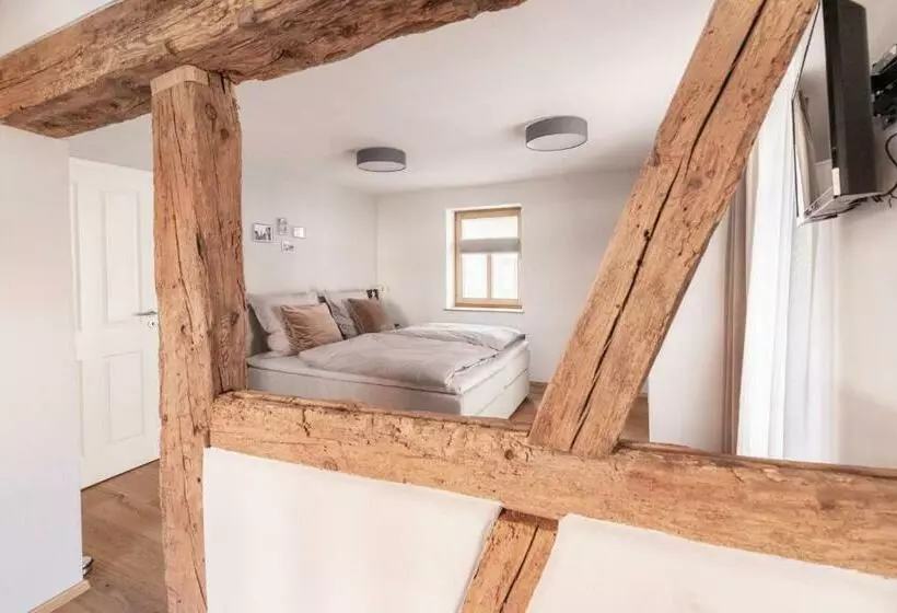 Majatalo Maindrei   Schlafen Am Fluss