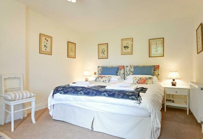 Bed and Breakfast Countryside Escape   The Night Owl