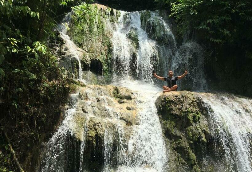 بنسيون Nias Kristov Surf Camp