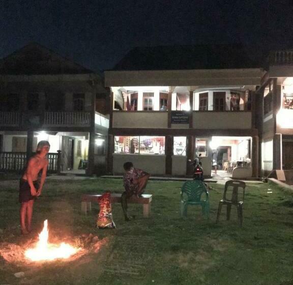 بنسيون Nias Kristov Surf Camp