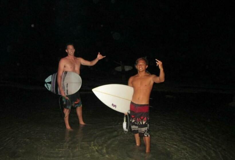 بنسيون Nias Kristov Surf Camp