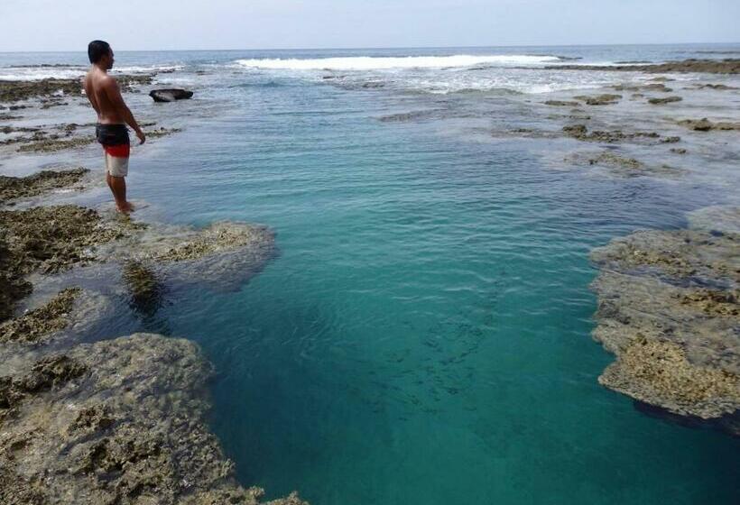 بنسيون Nias Kristov Surf Camp