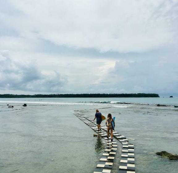 بنسيون Nias Kristov Surf Camp