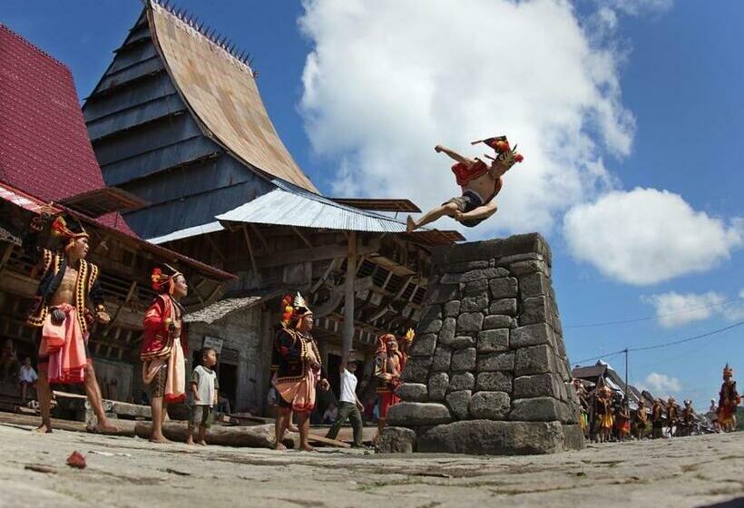 بنسيون Nias Kristov Surf Camp