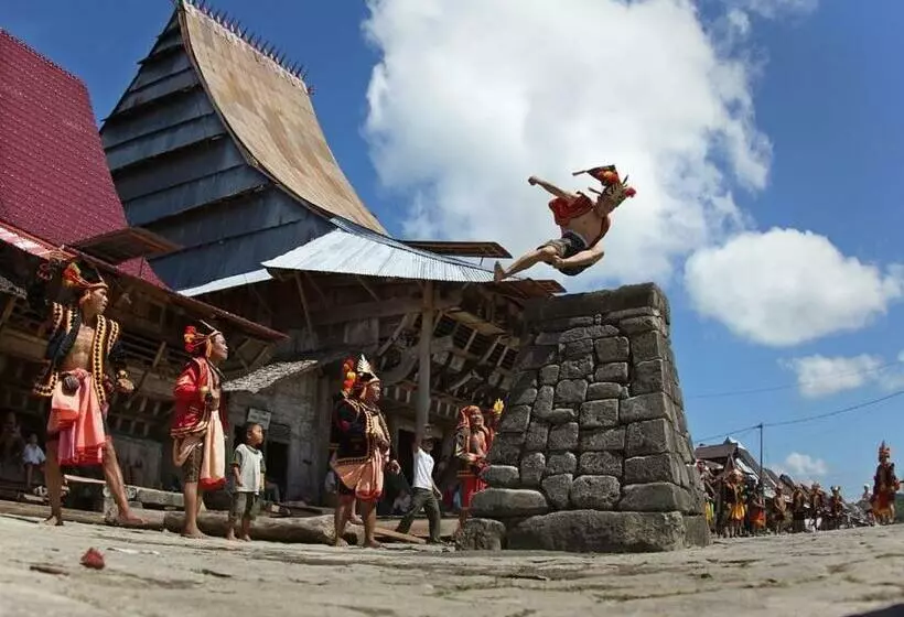 Majatalo Nias Kristov Surf Camp