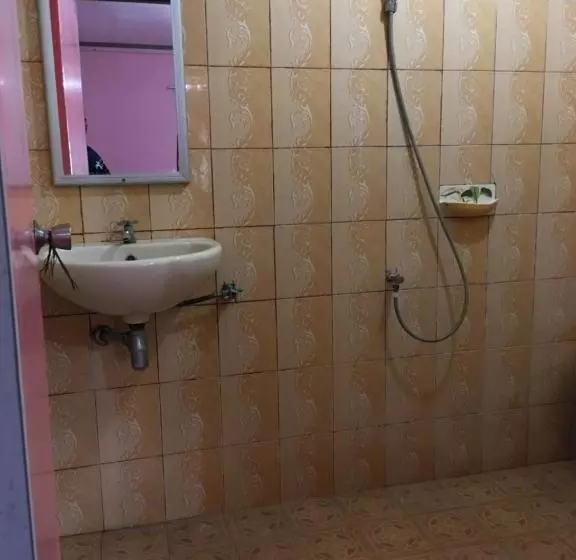 Majatalo Nias Kristov Surf Camp