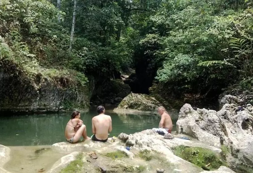 Majatalo Nias Kristov Surf Camp