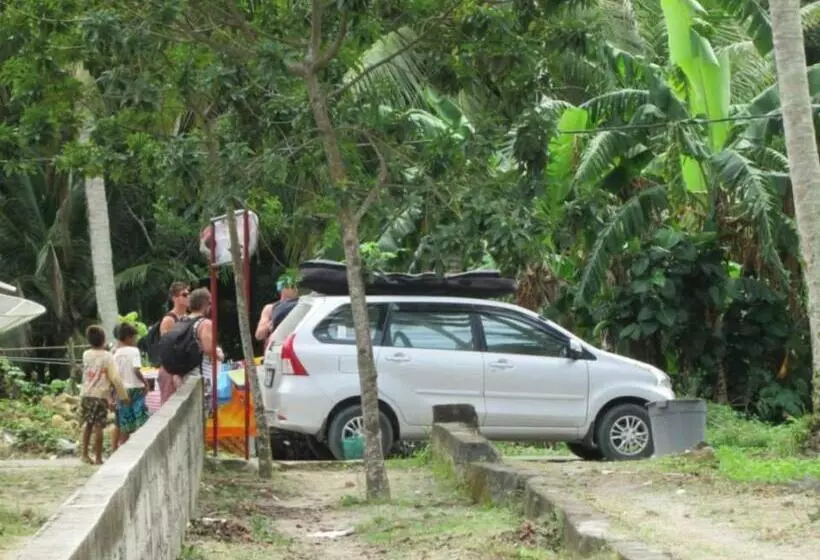 Majatalo Nias Kristov Surf Camp