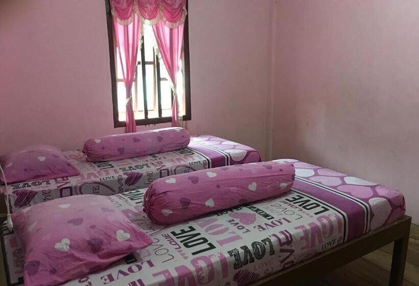 بنسيون Nias Kristov Surf Camp