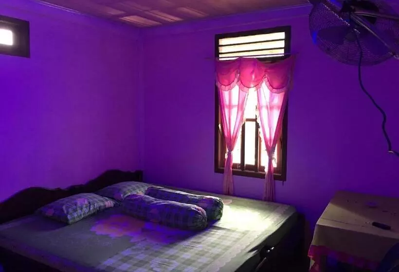 Majatalo Nias Kristov Surf Camp