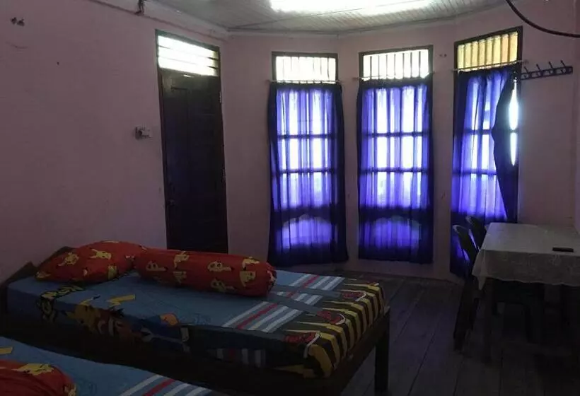 Majatalo Nias Kristov Surf Camp