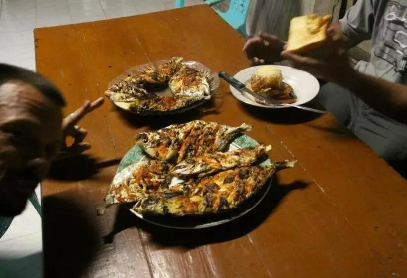 Majatalo Nias Kristov Surf Camp