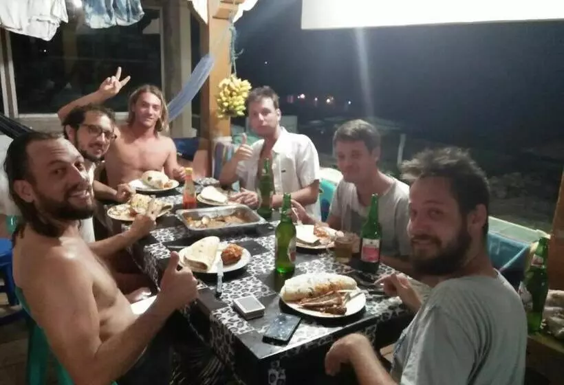 Majatalo Nias Kristov Surf Camp