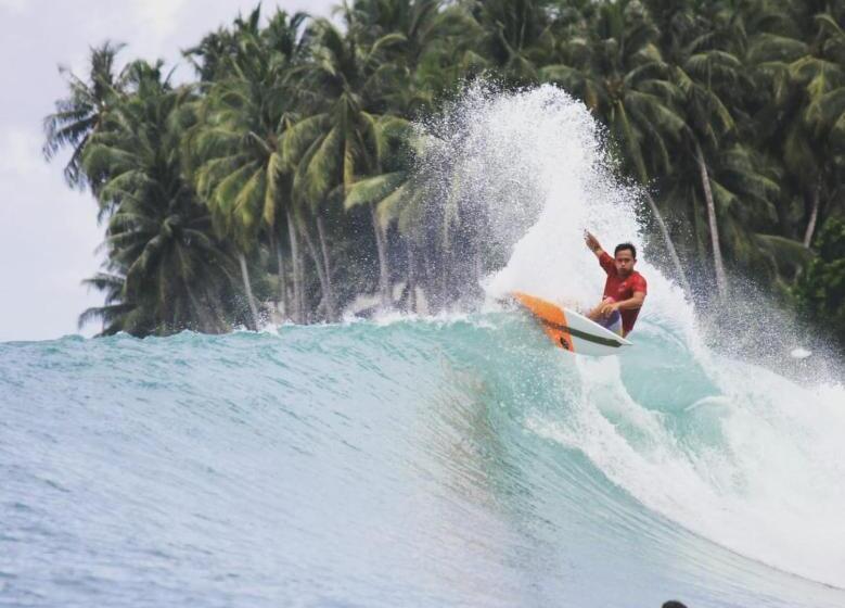 بنسيون Nias Kristov Surf Camp