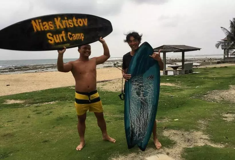 Majatalo Nias Kristov Surf Camp