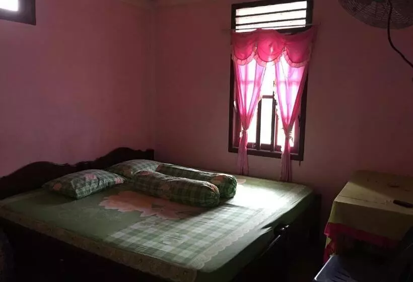 Majatalo Nias Kristov Surf Camp