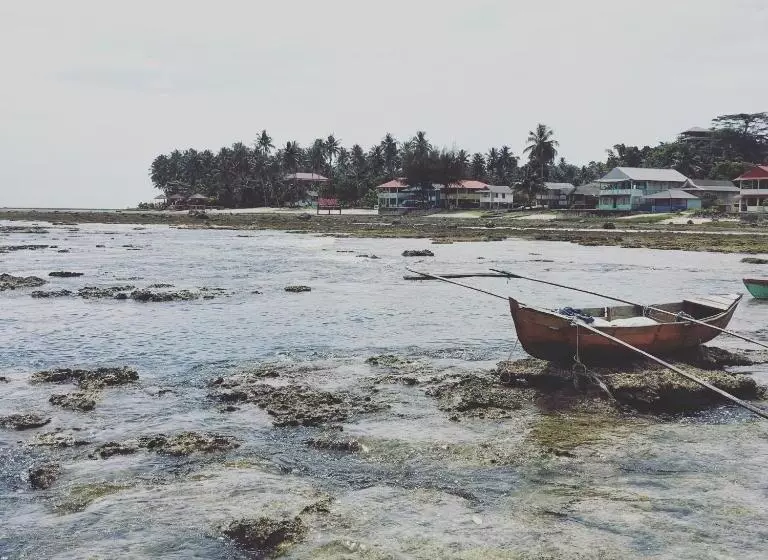 Majatalo Nias Kristov Surf Camp
