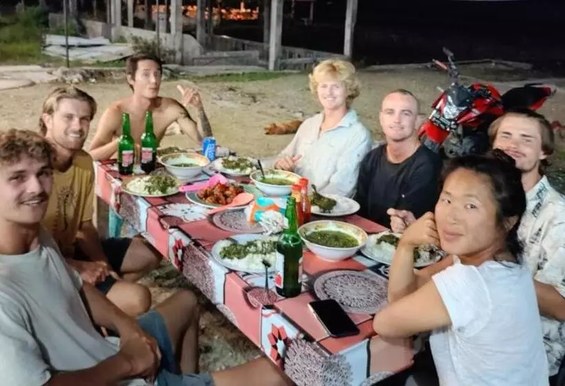 Majatalo Nias Kristov Surf Camp
