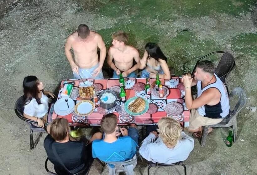 بنسيون Nias Kristov Surf Camp