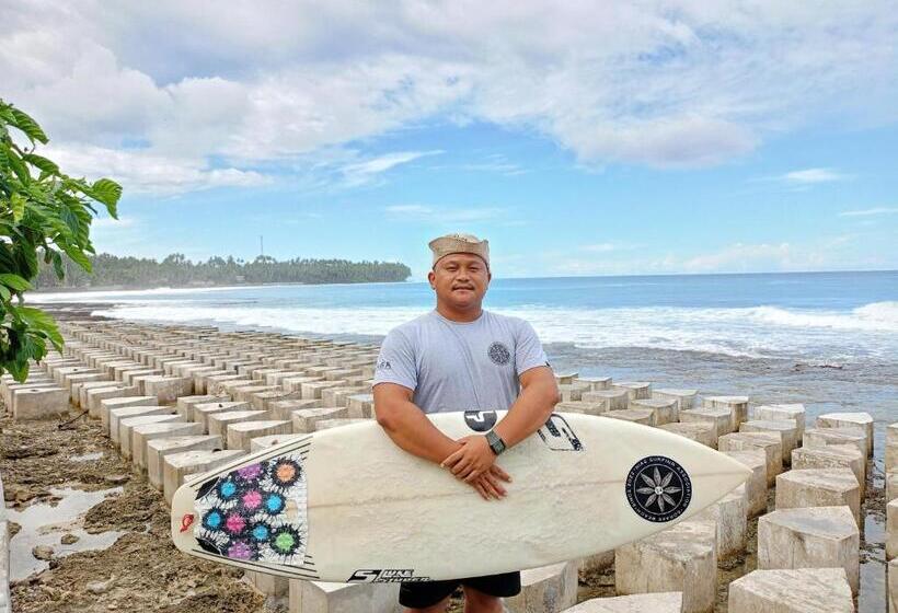 بنسيون Nias Kristov Surf Camp