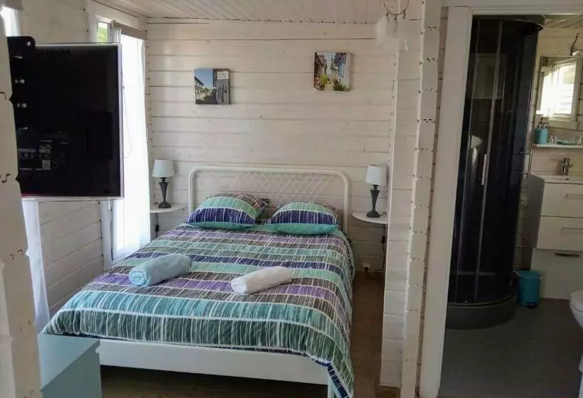 Aamiaismajoitus (B&B) Agreable Petit Chalet