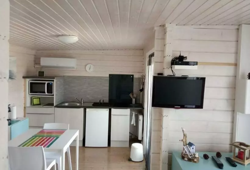 Aamiaismajoitus (B&B) Agreable Petit Chalet