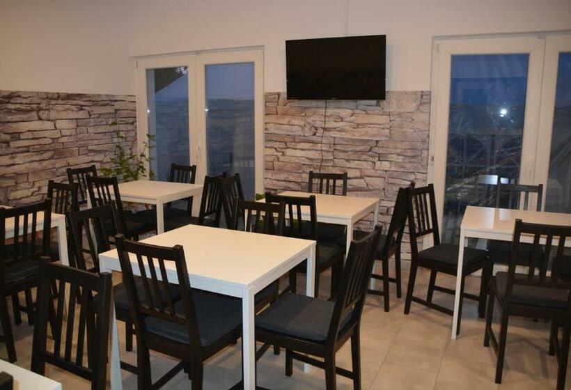 Bed and Breakfast Kid Família Panzió Balatonszárszó