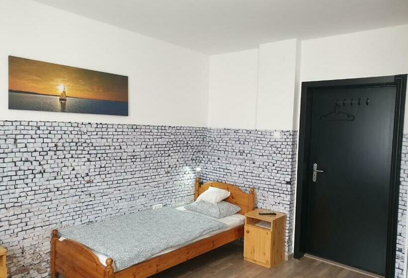 Bed and Breakfast Kid Família Panzió Balatonszárszó