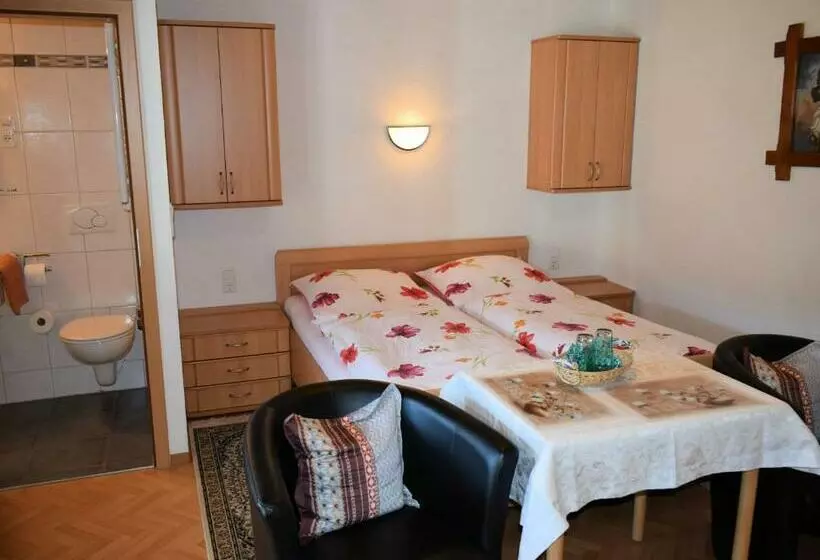 Hotelli Gaestehaus Grau