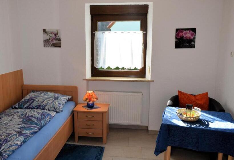 Hotelli Gaestehaus Grau