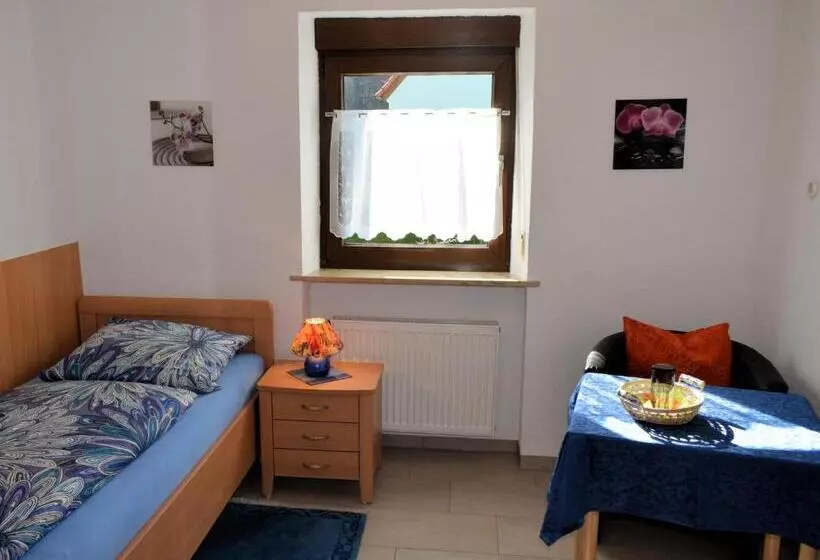 Hotelli Gaestehaus Grau