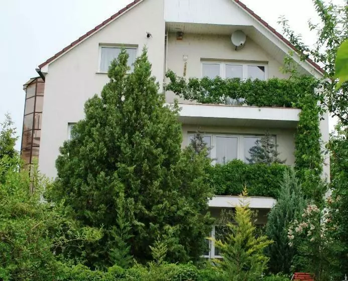 پانسیون Apartman Donau Tát