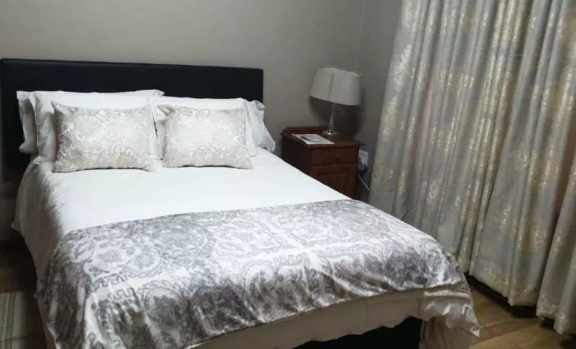 پانسیون Green Grove Villa