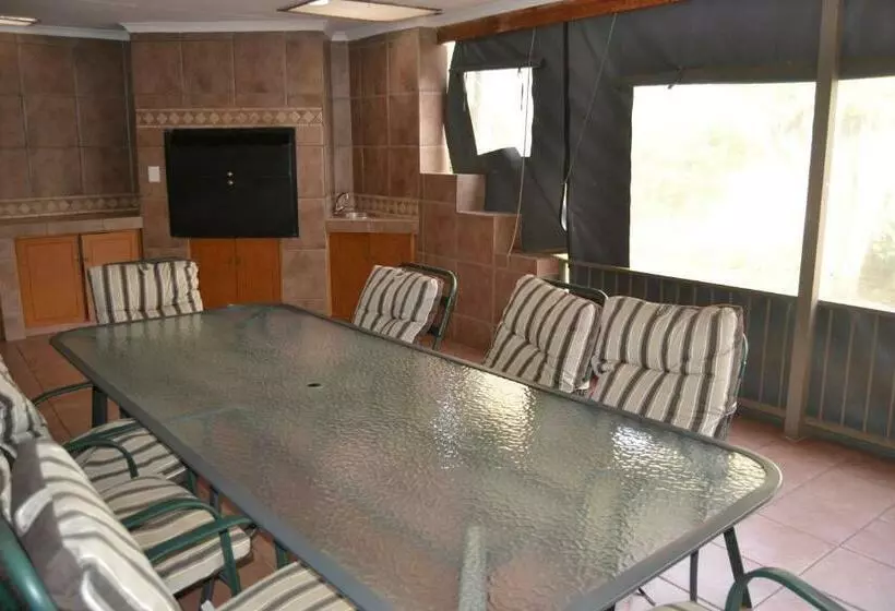 پانسیون Green Grove Villa
